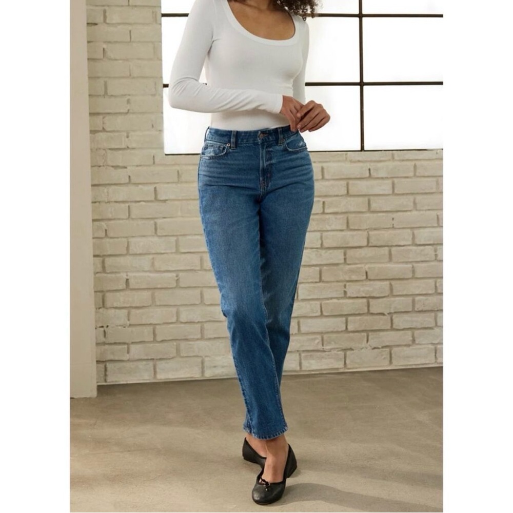 American Eagle Outfitters Mom‎ Jeans.